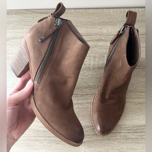 Dolce Vita Jaeger Tan Soft Suede Double Zipper Pointed Toe Heeled Booties